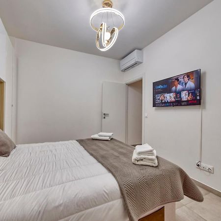 City Vibes, Indoor Parking, Breakfast & Air Conditioning Nice Bagian luar foto