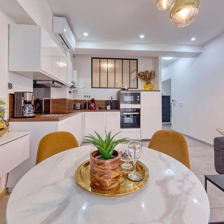 City Vibes, Indoor Parking, Breakfast & Air Conditioning Nice Bagian luar foto