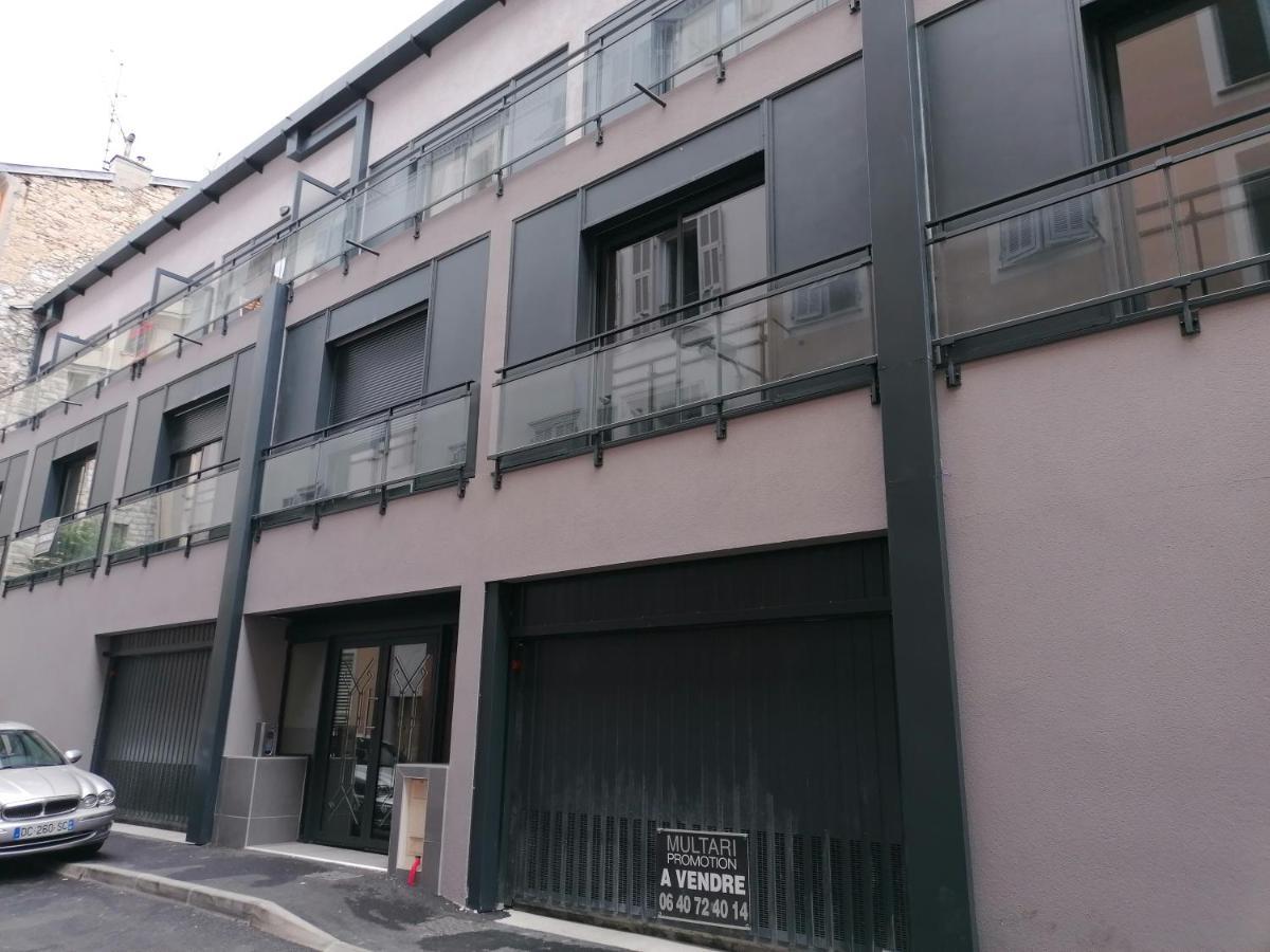 City Vibes, Indoor Parking, Breakfast & Air Conditioning Nice Bagian luar foto