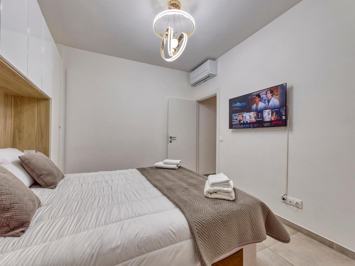 City Vibes, Indoor Parking, Breakfast & Air Conditioning Nice Bagian luar foto