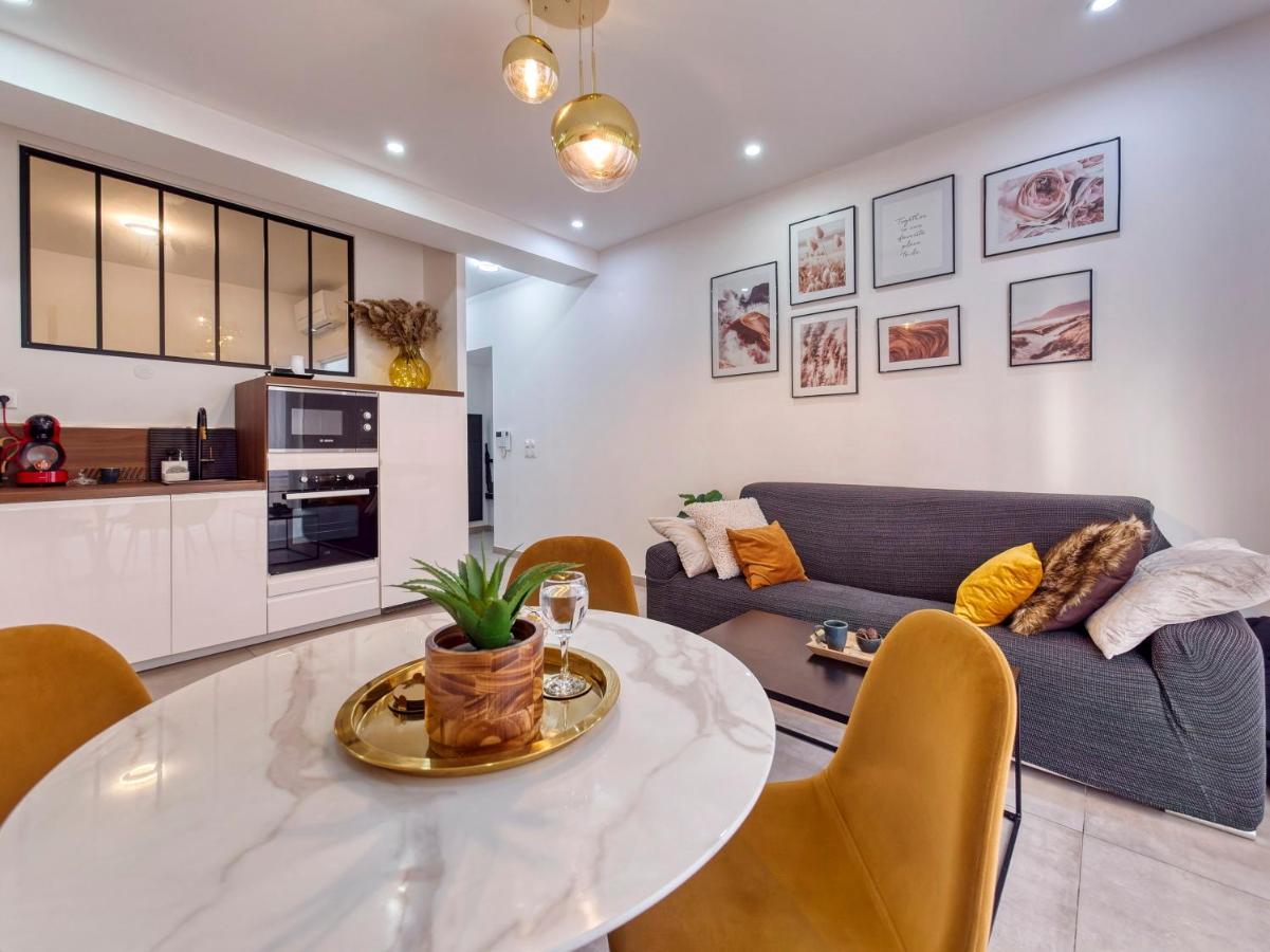 City Vibes, Indoor Parking, Breakfast & Air Conditioning Nice Bagian luar foto