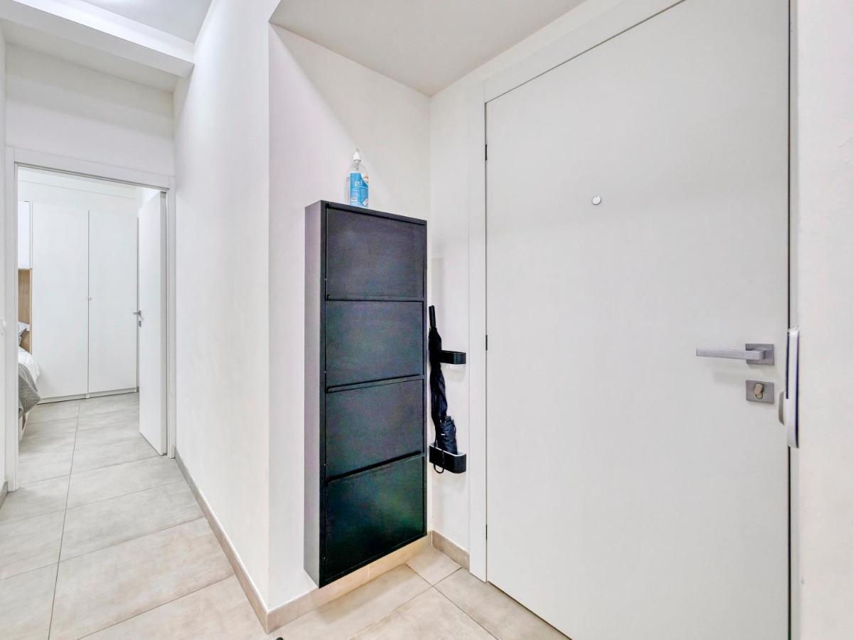 City Vibes, Indoor Parking, Breakfast & Air Conditioning Nice Bagian luar foto