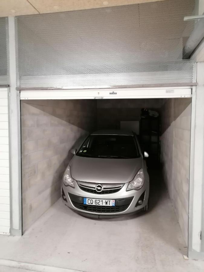 City Vibes, Indoor Parking, Breakfast & Air Conditioning Nice Bagian luar foto