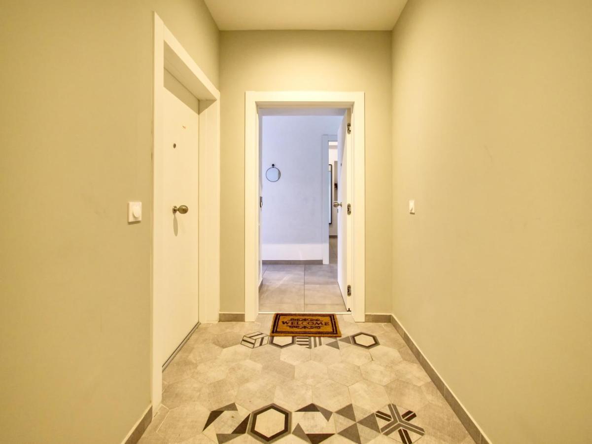 City Vibes, Indoor Parking, Breakfast & Air Conditioning Nice Bagian luar foto